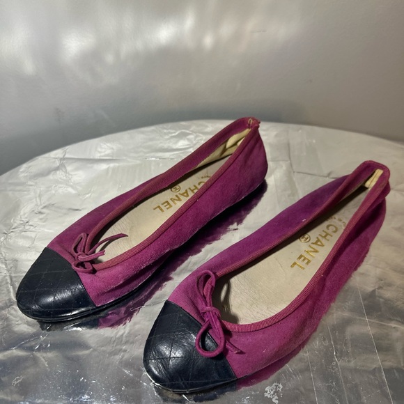 CHANEL Quilted Cap-Toe Ballet Flats – Magenta Suede & Black Leather (Size 37) 🩰 - Picture 3 of 8